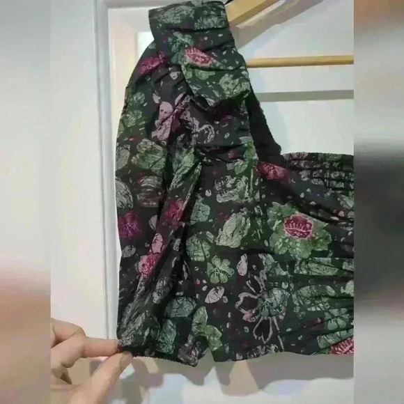 ZARA | Black/purple/Green Floral Smocked Zip Up Crop Top - Picture 6 of 8